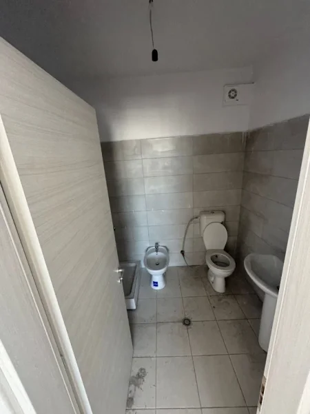 Tirane, shitet apartament 2+1+Ballkon Kati 9, 109 m² 170.000 € (Kompleksi Fratari)