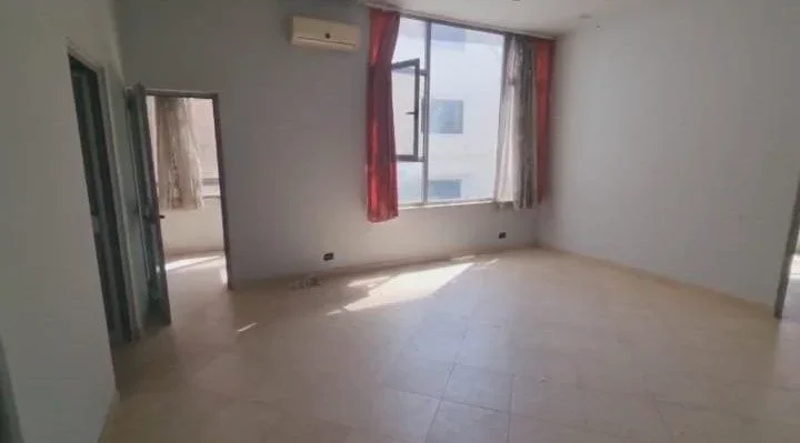 Tirane, jepet me qera ambjent biznesi Kati 2, 80 m² 1.000 € (Rruga Myslym Shyri)