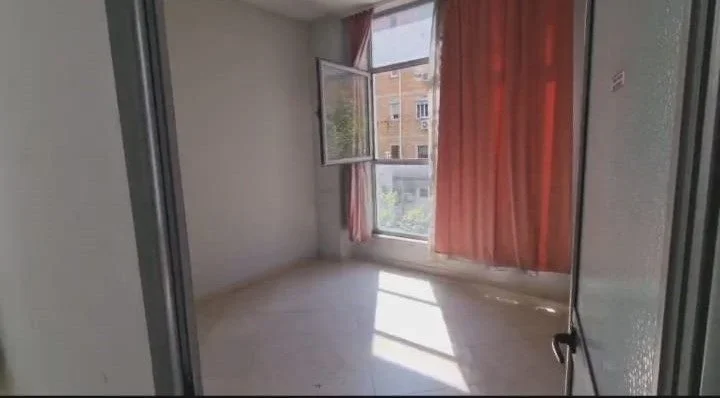 Tirane, jepet me qera ambjent biznesi Kati 2, 80 m² 1.000 € (Rruga Myslym Shyri)