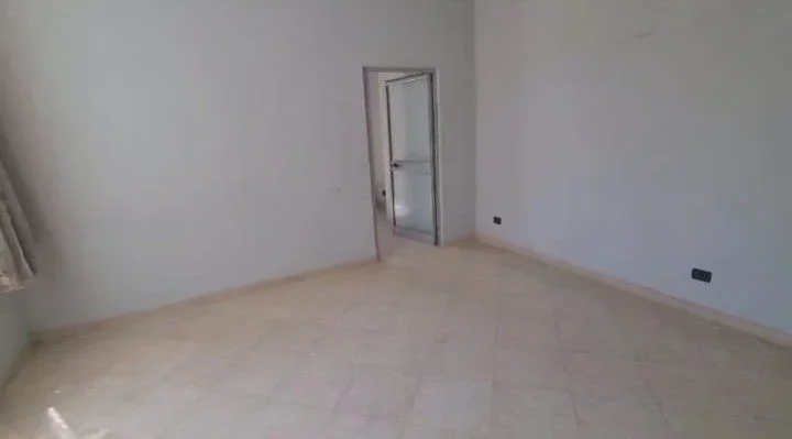 Tirane, jepet me qera ambjent biznesi Kati 2, 80 m² 1.000 € (Rruga Myslym Shyri)
