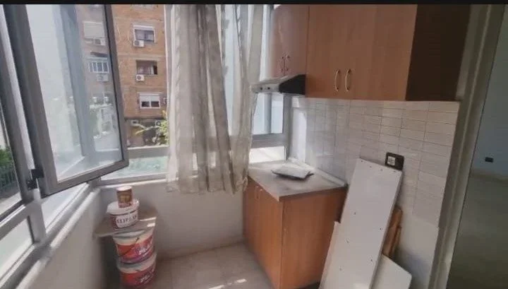 Tirane, jepet me qera ambjent biznesi Kati 2, 80 m² 1.000 € (Rruga Myslym Shyri)