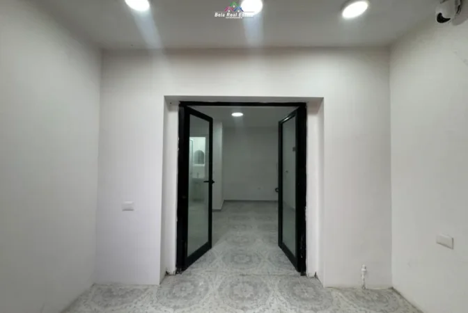 Tirane, jepet me qera dyqan Kati 0, 20 m² 470 € (Rruga Isuf elezi)