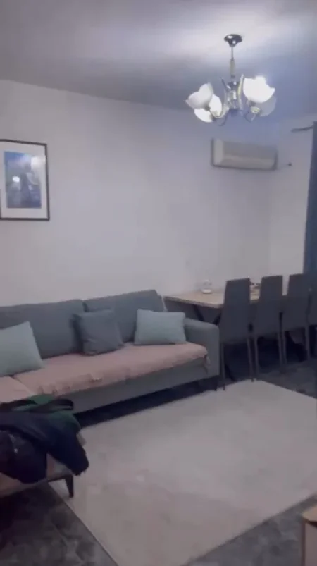 Tirane, jepet me qera apartament 3+1 Kati 4, 92 m² 650 € (Rruga Irfan Tomini)