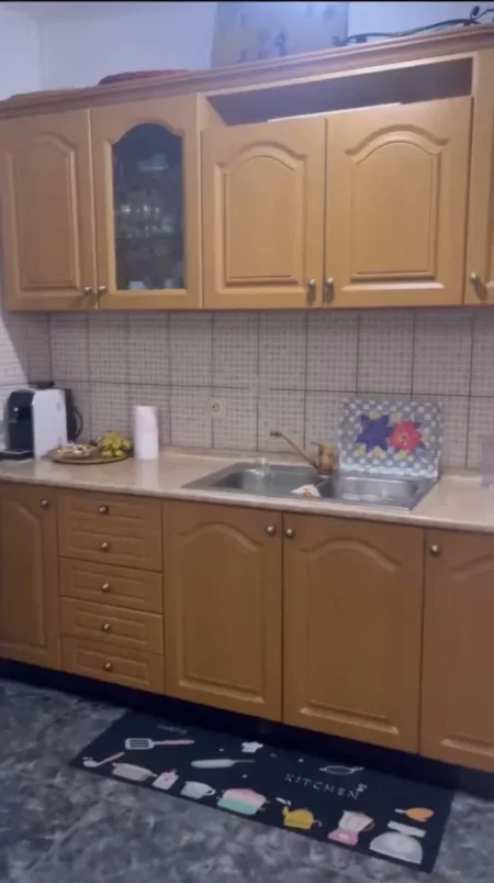 Tirane, jepet me qera apartament 3+1 Kati 4, 92 m² 650 € (Rruga Irfan Tomini)