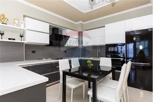 Vlore, shitet apartament 2+1 , 137 m² 