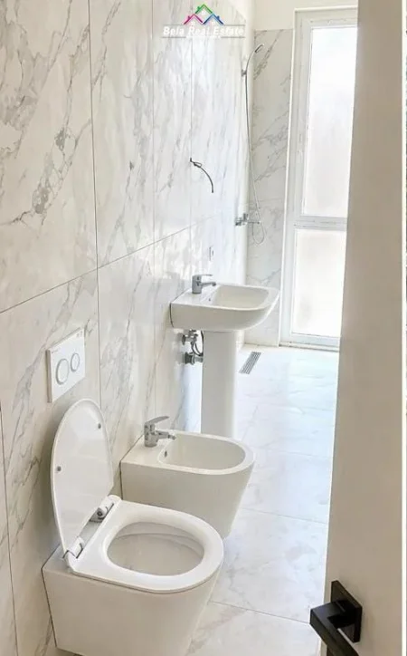 Tirane, jepet me qera apartament 2+1 Kati 2, 100 m² 520 € (paskuqan)
