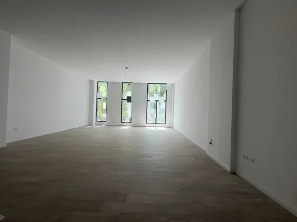 Tirane, jepet me qera zyre Kati 2, 80 m² 1.380 € (21 dhjetori)