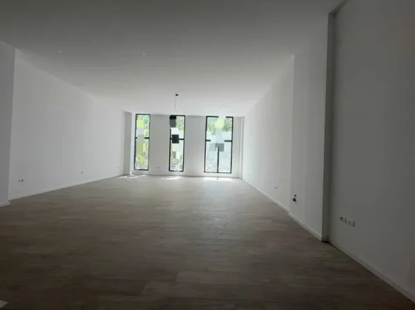 Tirane, jepet me qera zyre Kati 2, 80 m² 1.380 € (21 dhjetori)