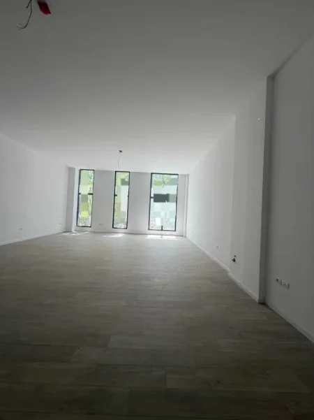 Tirane, jepet me qera zyre Kati 2, 80 m² 1.380 € (21 dhjetori)