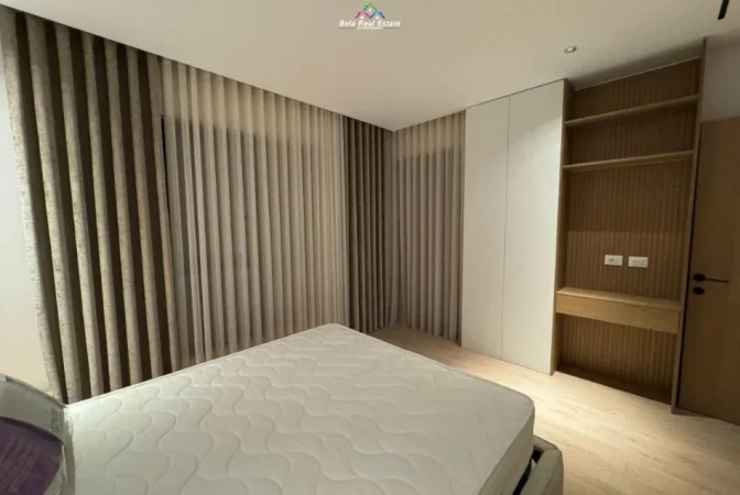 Tirane, jepet me qera apartament 1+1+Ballkon Kati 4, 68 m² 1.000 € (komuna e parisit)