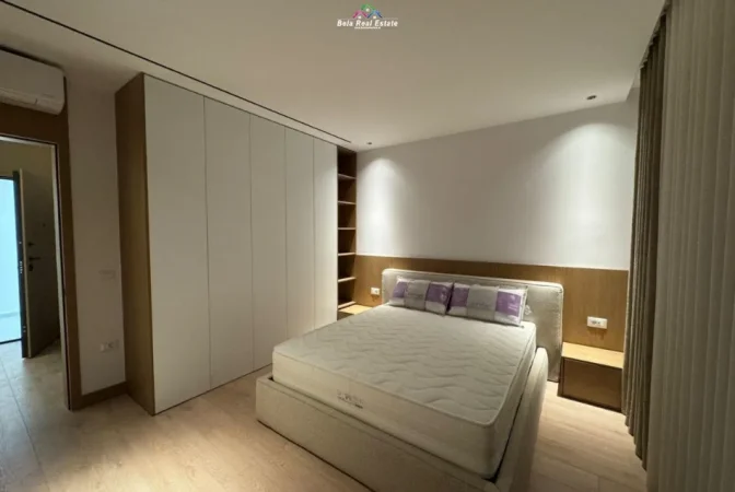Tirane, jepet me qera apartament 1+1+Ballkon Kati 4, 68 m² 1.000 € (komuna e parisit)