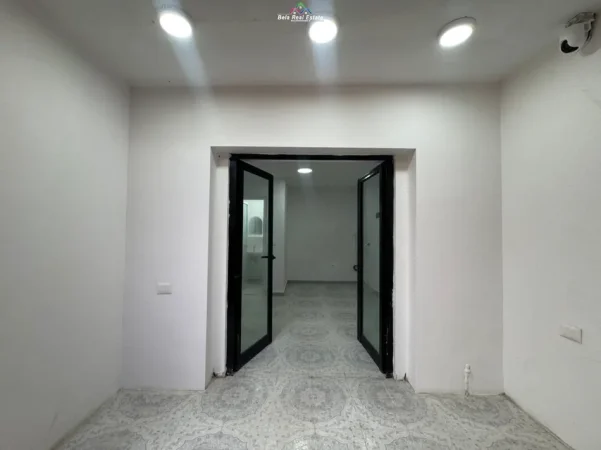 Tirane, jepet me qera dyqan Kati 0, 20 m² 470 € (selit)