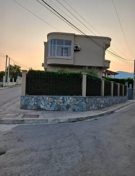 Tirane, shitet nga Pronari, pa-komision Vile 2 Katshe , 280 m² 345.000 € (babrru)