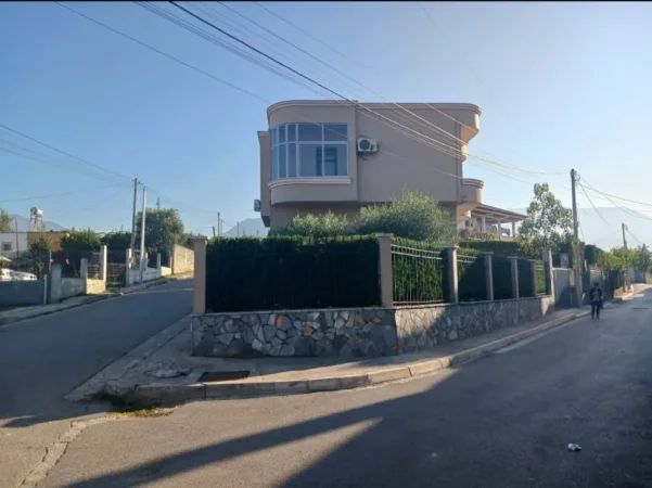 Tirane, shitet nga Pronari, pa-komision Vile 2 Katshe , 280 m² 345.000 € (babrru)