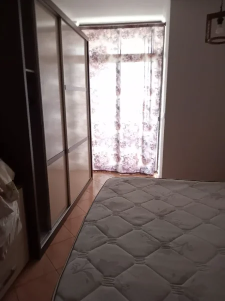 Tirane, jepet me qera apartament 1+1+Ballkon Kati 5, 68 m² 450 € (Te Globe, perball pallatit me shigjeta)