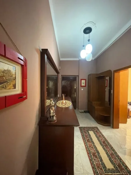 Tirane, jepet me qera apartament 2+1 Kati 2, 70 m² 700 € (Stadiumi Dinamo)