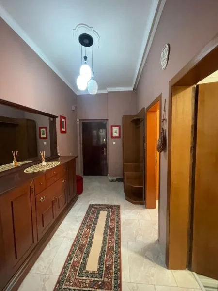 Tirane, jepet me qera apartament 2+1 Kati 2, 70 m² 700 € (Stadiumi Dinamo)