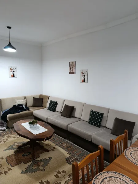 Tirane, jepet me qera shtepi 1+1 Kati 1, 70 m² 380 € (Rruga 5 Majj)