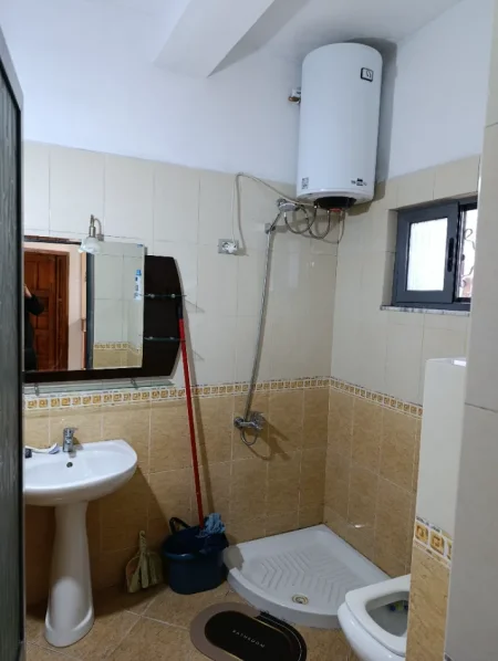 Tirane, jepet me qera shtepi 1+1 Kati 1, 70 m² 380 € (Rruga 5 Majj)
