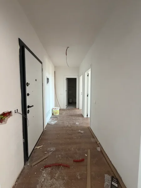 Tirane, shitet apartament 2+1+Ballkon Kati 3, 99 m² 76.800 € (Kamez)