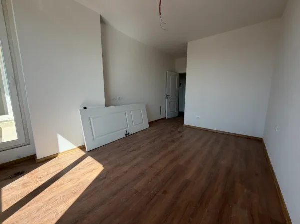 Tirane, shitet apartament 2+1+Ballkon Kati 3, 99 m² 76.800 € (Kamez)