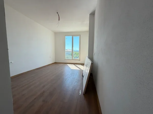 Tirane, shitet apartament 2+1+Ballkon Kati 3, 99 m² 76.800 € (Kamez)