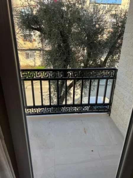 Tirane, jepet me qera apartament 1+1 Kati 2, 60 m² 450 € (Rruga e Dibres)