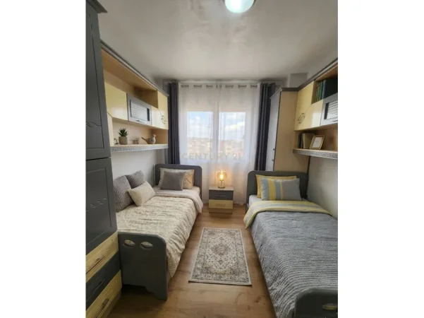 Tirane, jepet me qera apartament 2+1+Ballkon Kati 3, 81 m² 600 € 