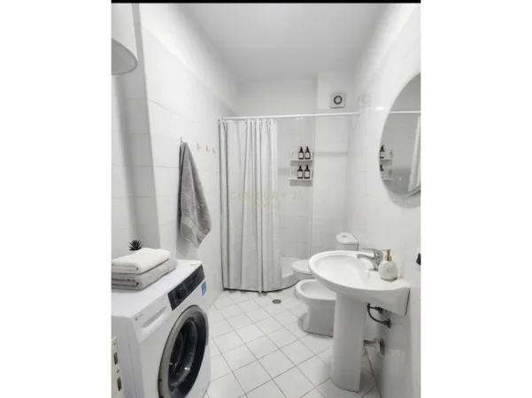 Tirane, jepet me qera apartament 2+1+Ballkon Kati 3, 81 m² 600 € 