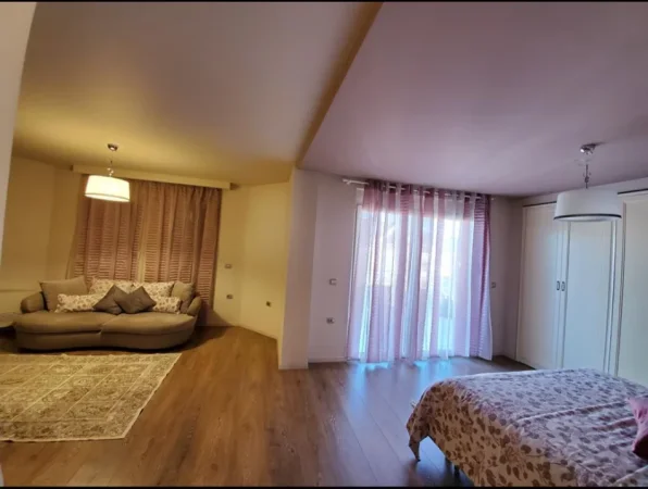 Tirane, shitet apartament 5+1 , 545 m² (TEG)