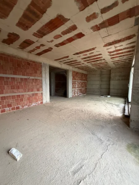 Tirane, shitet apartament 5+1 Kati 3, 650 m² 1.650.000 € (Collina Verde)