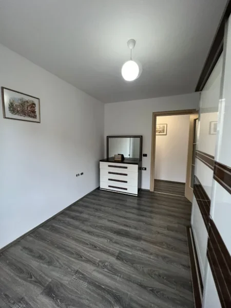 Tirane, shitet apartament 2+1+Ballkon Kati 6, 90 m² 195.000 € (Fusha aviacionit)