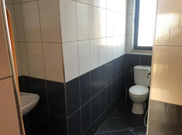 Tirane, jepet me qera Vile 2+1+Aneks+Ballkon Kati 3, 220 m² 400 € (Rruga Pjeter Arbnori)