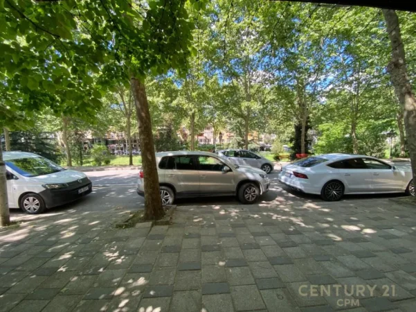 Tirane, shitet ambjent biznesi Kati 0, 200 m² 