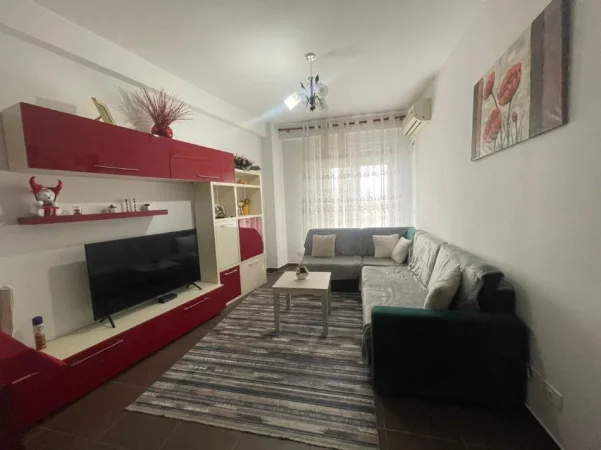 Tirane, jap me qera apartament 2+1+Ballkon Kati 2, 101 m² 550 € (Qytet Studenti)