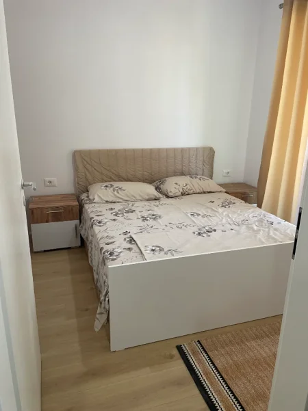 Tirane, jepet me qera apartament 1+1+Ballkon Kati 3, 50 m² 400 € (Rruga Pasho Hysa)