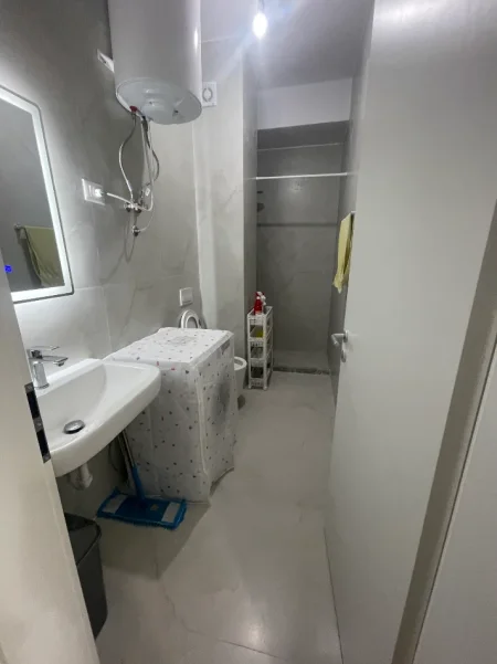 Tirane, jepet me qera apartament 1+1+Ballkon Kati 3, 50 m² 400 € (Rruga Pasho Hysa)