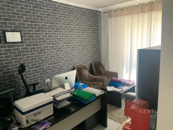 Tirane, shes apartament 1+1 Kati 1, 44 m² 160.000 € (sradiumi dinamo)