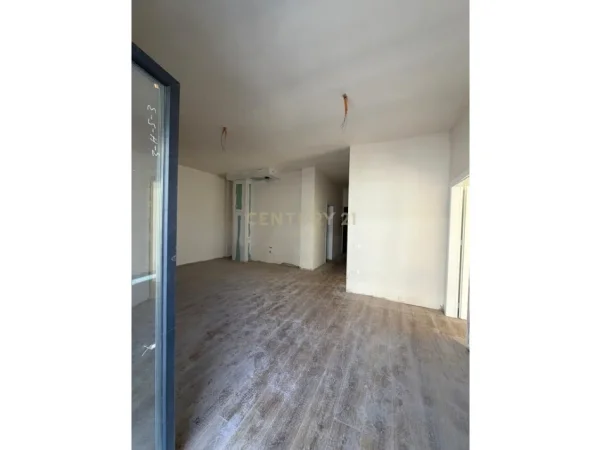 Tirane, shes apartament 2+1 Kati 3, 111 m² 199.000 € (sauk)