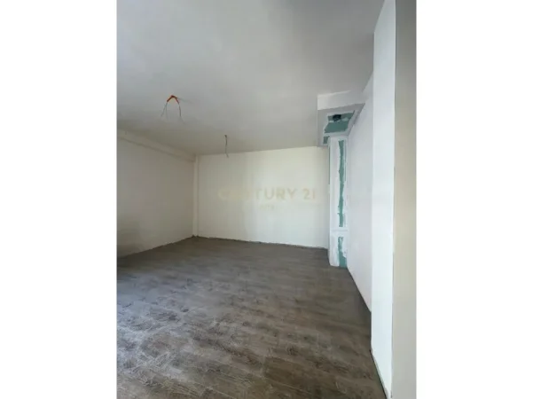Tirane, shes apartament 2+1 Kati 3, 111 m² 199.000 € (sauk)