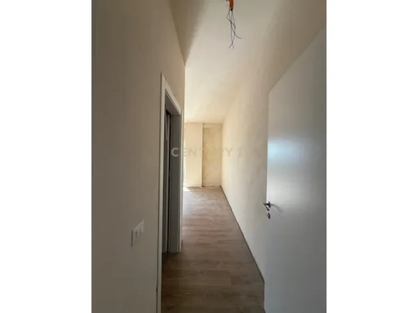 Tirane, shes apartament 2+1 Kati 3, 111 m² 199.000 € (sauk)