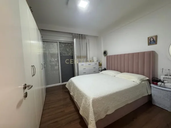 Tirane, shes apartament 2+1 Kati 4, 93 m² 186.000 € (liqeni thate)