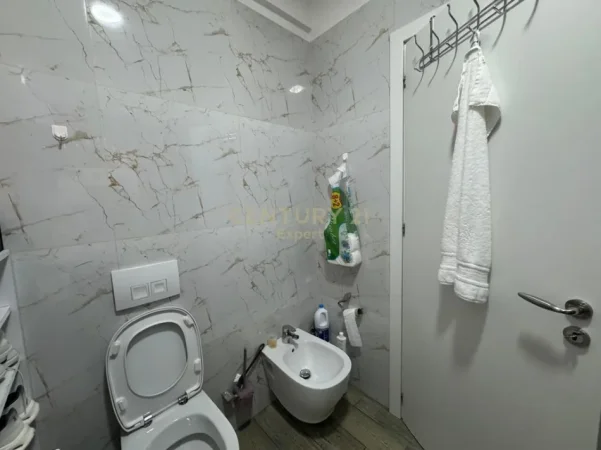 Tirane, shes apartament 2+1 Kati 4, 93 m² 186.000 € (liqeni thate)