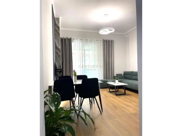 Tirane, shes apartament 1+1 Kati 1, 70 m² 113.000 € (restorant fresku)