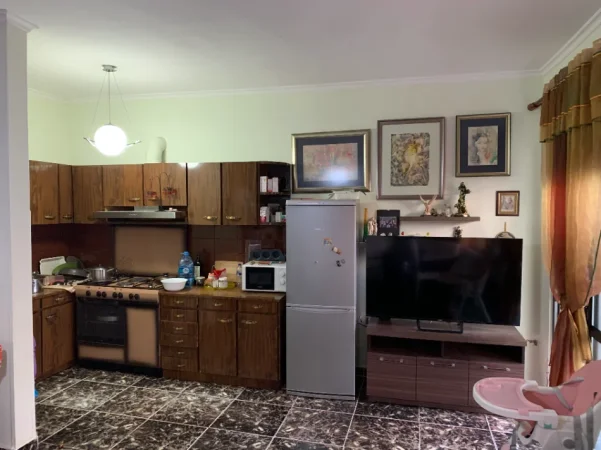 Shitet apartament 2+1 Kati 0, (75-85 m²  net) 155.000 €. Rruga Pandeli Cale 40, Tiranë, Albania (Pas shkolles 26 Nentori, Tirane)