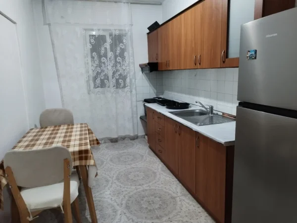 Tirane, jepet me qera Vile 2+1 Kati 1, 60 m² 400 € (Poshtë spitalit Amerikan 2)