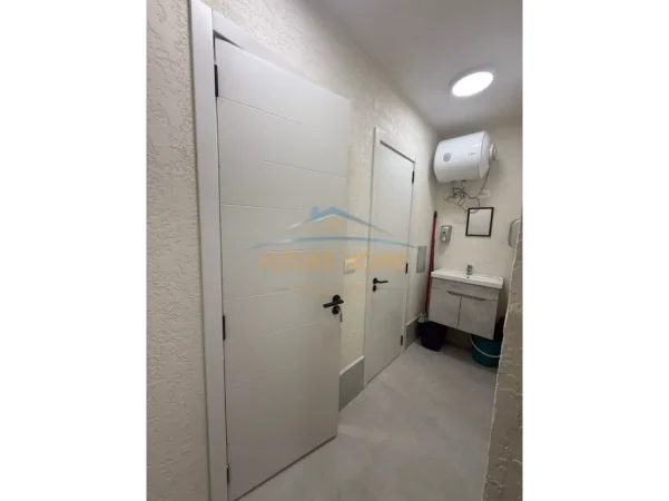 Tirane, jepet me qera zyre Kati 1, 35 m² 420 € (Prane Mozaikut , Rruga Muhamet Gjollesha)