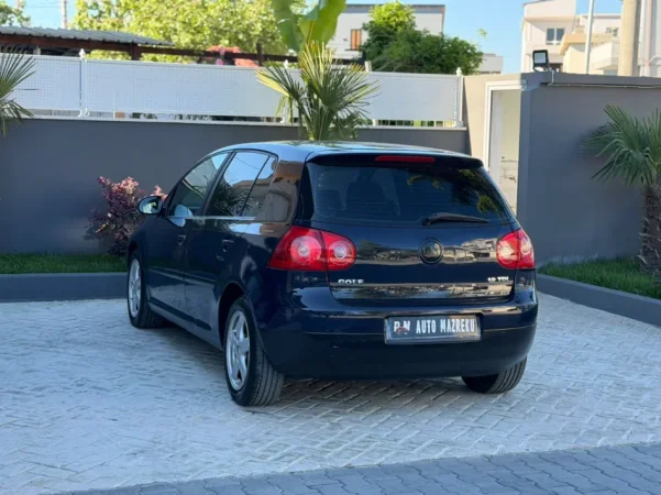 Fier, shes makine VW GOLF 5-1.9 DIESEL TDI-MANUAL-LETRAT PAGUARA -069 44 00 305 Nafte, blu e errët manuale Kondicioner 295.000 km 2.600 €