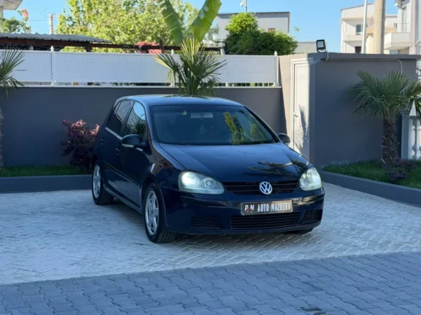 Fier, shes makine VW GOLF 5-1.9 DIESEL TDI-MANUAL-LETRAT PAGUARA -069 44 00 305 Nafte, blu e errët manuale Kondicioner 295.000 km 2.600 €