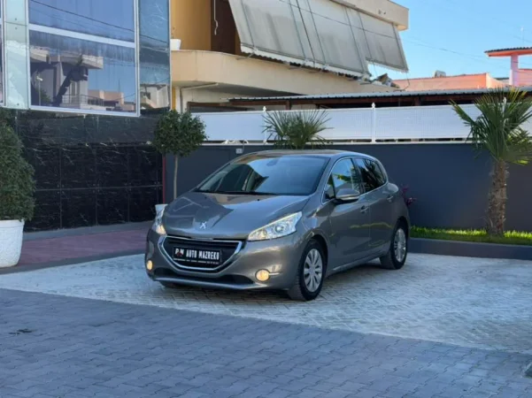 Fier, shes makine PEUGEOT 208-1.6 BENZIN-MANUAL LETRAT SAPO PAGUARA- Benzin, gri metalizato manuale 138.000 km 3.700 €